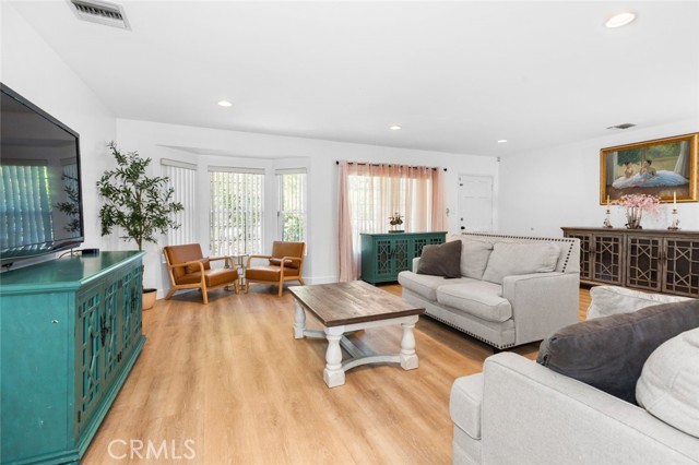 MLS #SR25189122 image #5