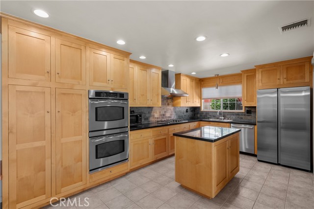 MLS #SR25189192 image #9