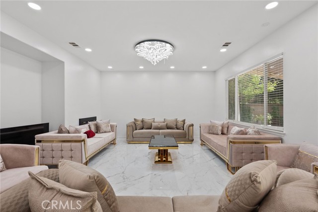 MLS #SR25191579 image #9
