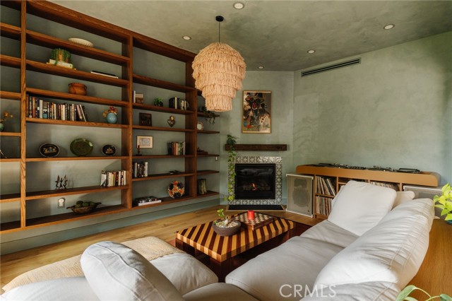 MLS #SR25191804 image #5