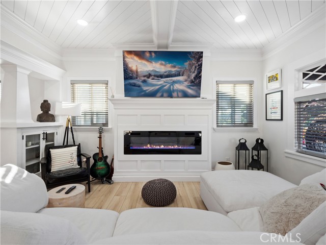 MLS #SR25192215 image #1