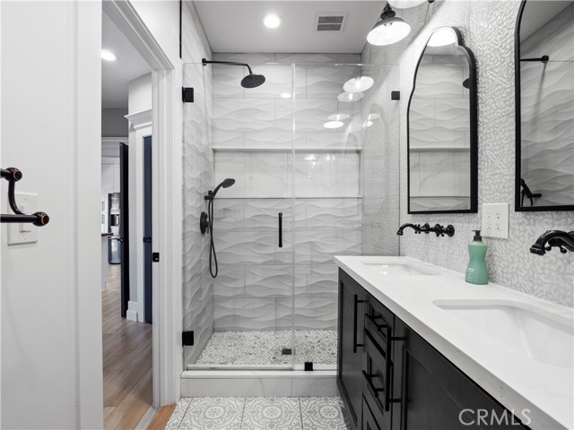 MLS #SR25192215 image #6