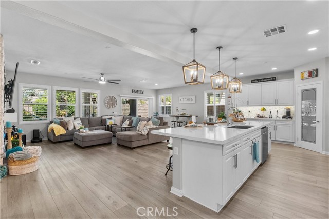 MLS #SR25193651 image #10