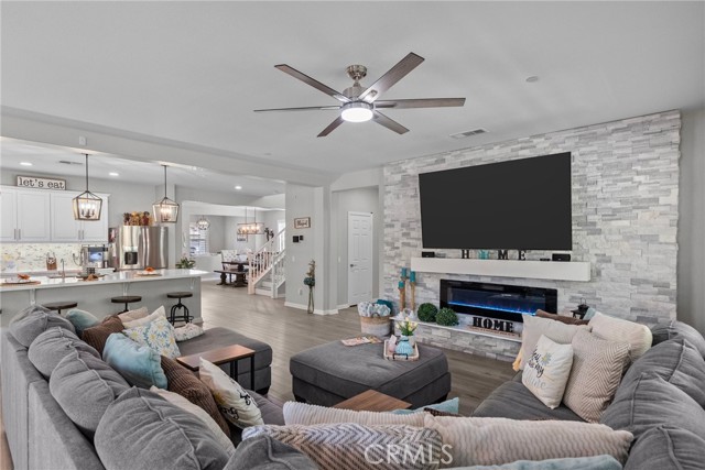 MLS #SR25193651 image #2