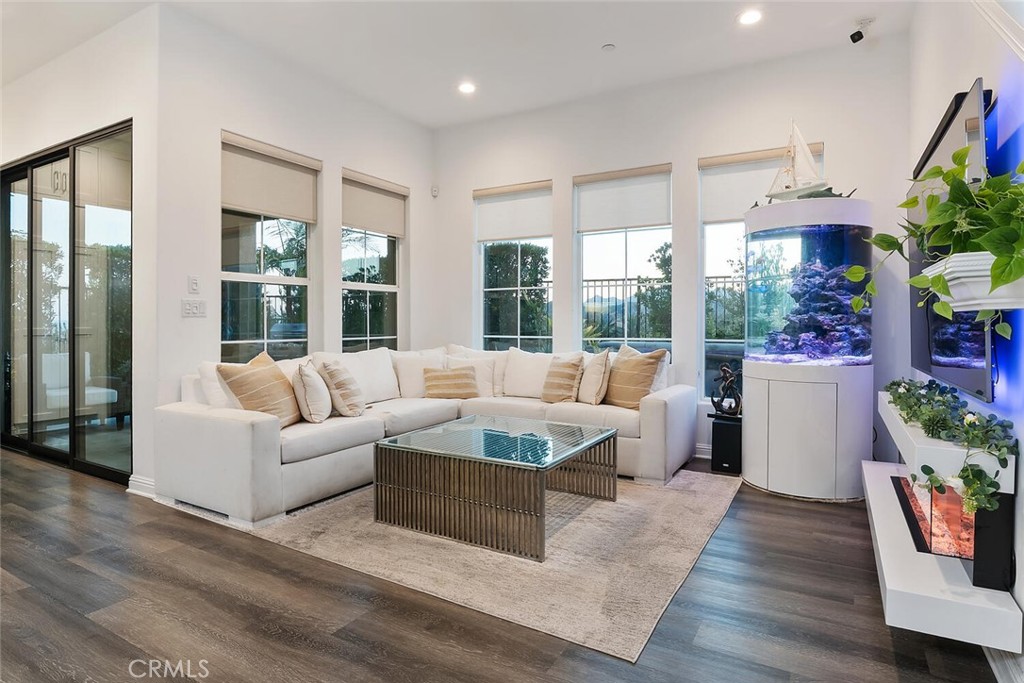 MLS #SR25215074 image #1