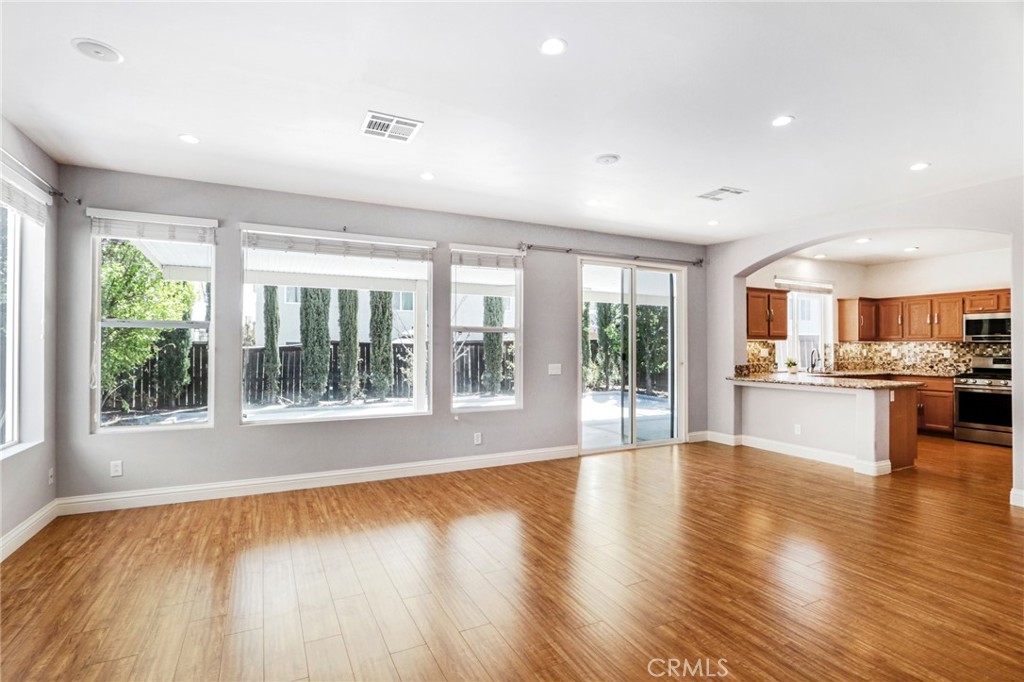 MLS #SR25218885 image #7