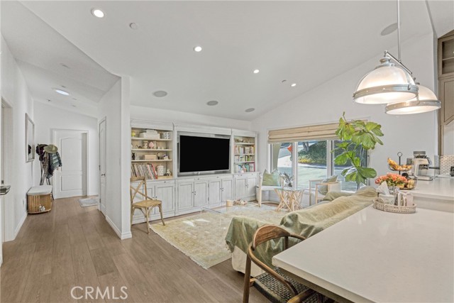 MLS #SR25219102 image #8