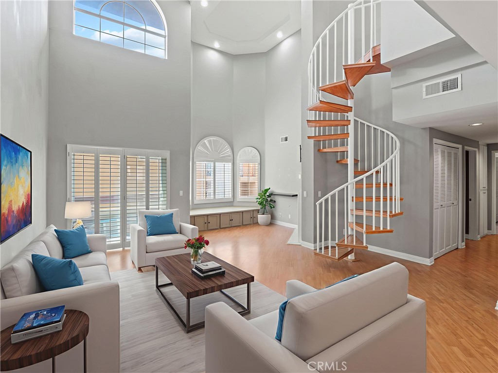 MLS #SR25220372 image #8