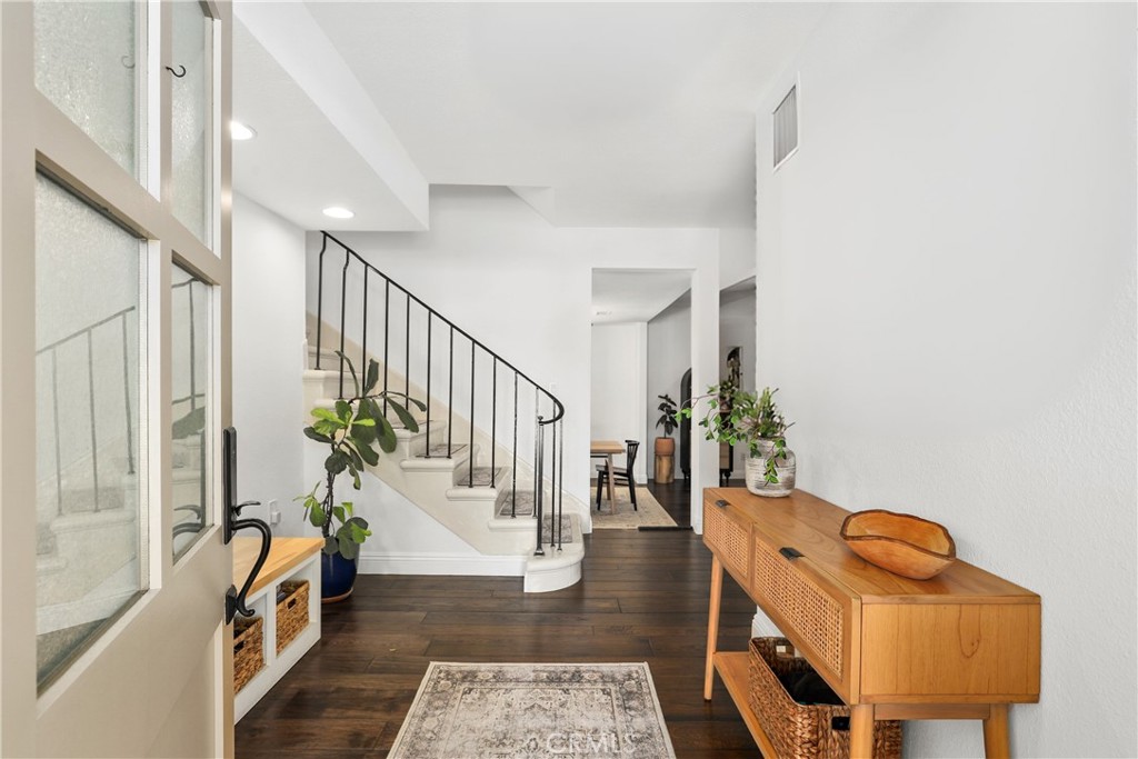 MLS #SR25220373 image #1