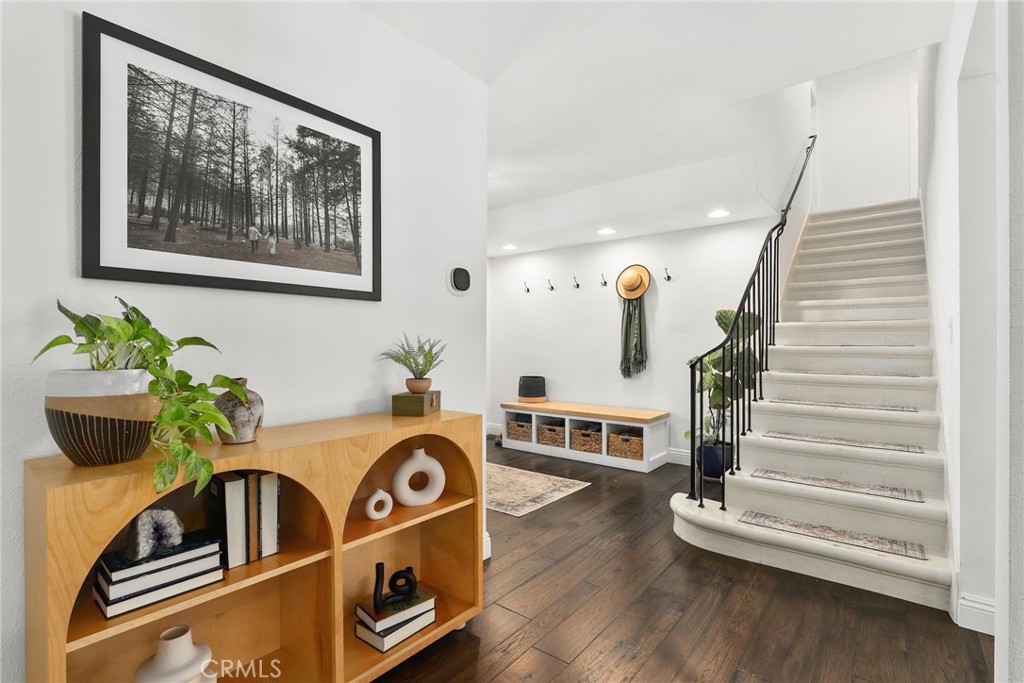 MLS #SR25220373 image #2