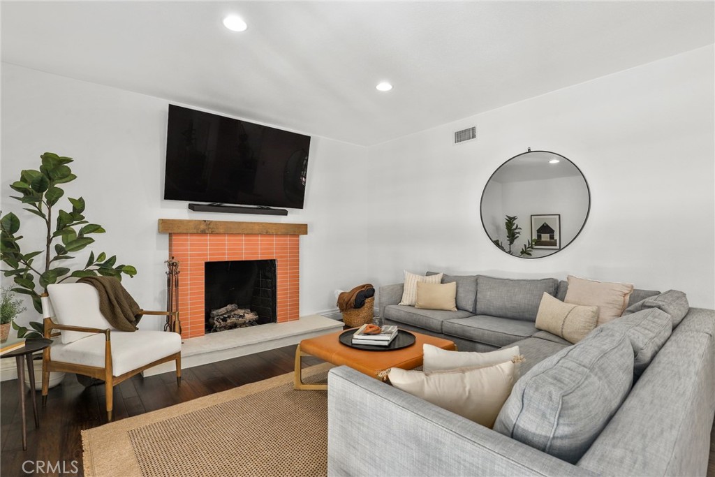 MLS #SR25220373 image #4