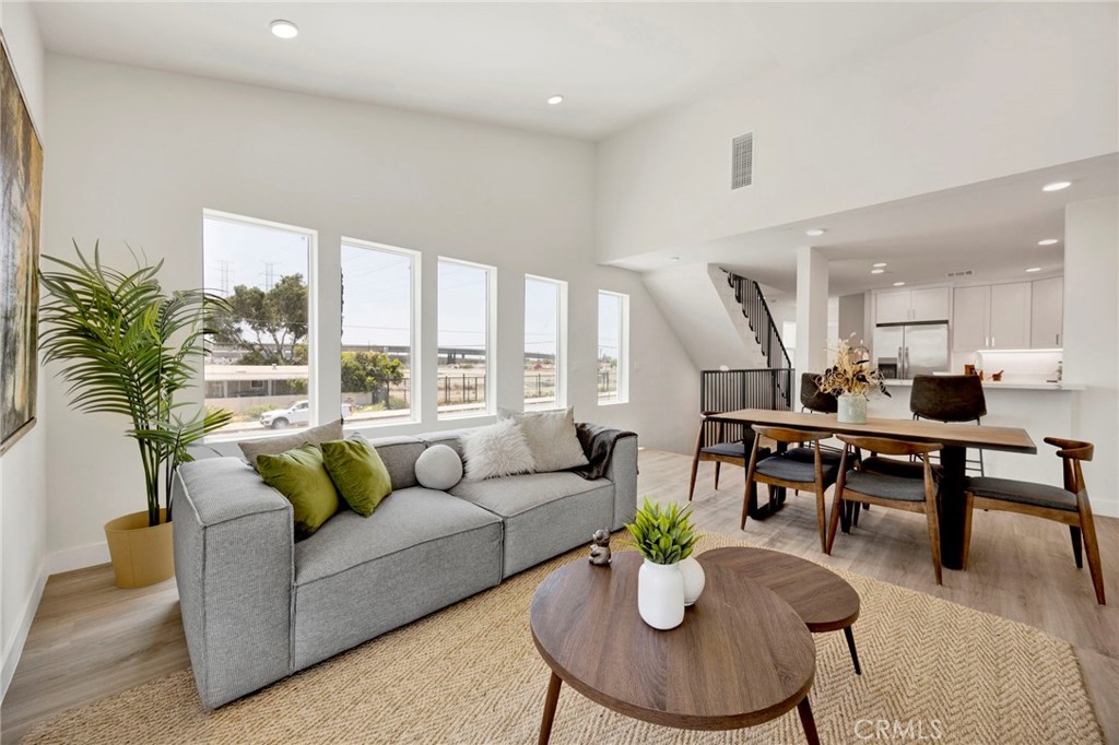 MLS #SR25220610 image #0