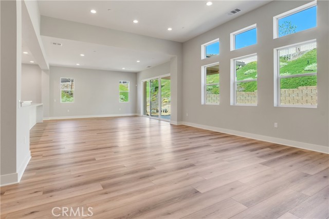 MLS #SR25224612 image #9