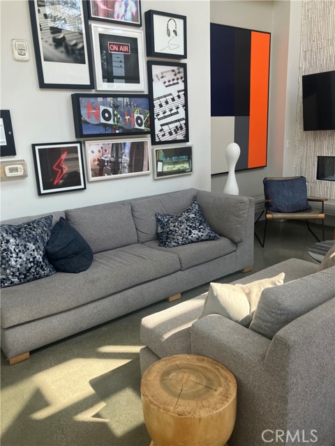 MLS #SR25225355 image #1