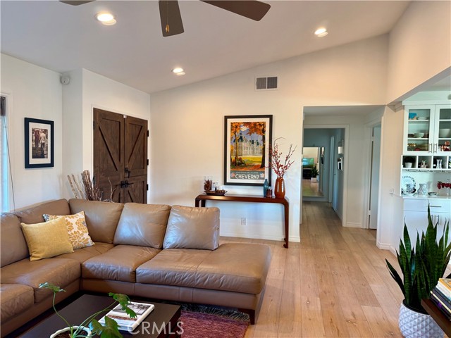 MLS #SR25225736 image #10