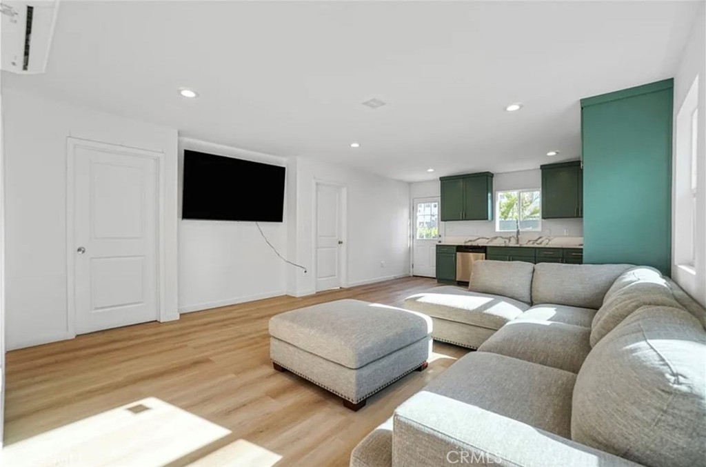 MLS #SR25215371 image #2