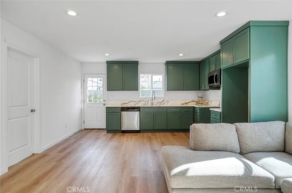 MLS #SR25215371 image #8