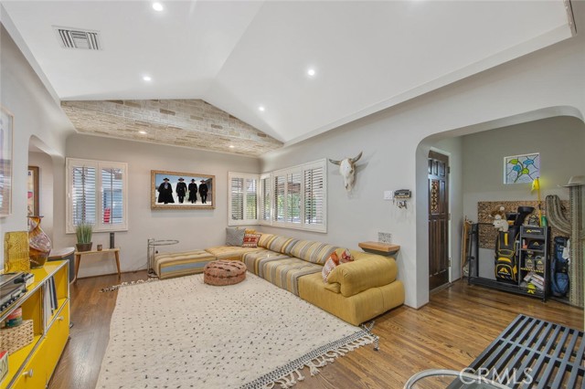 MLS #SR25232063 image #8