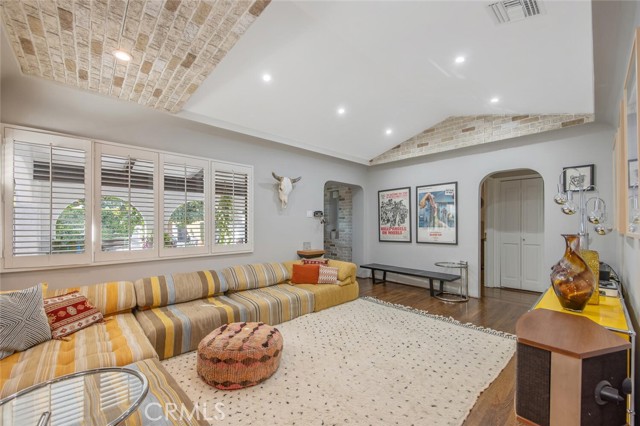 MLS #SR25232063 image #9