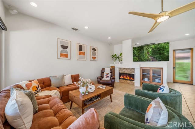 MLS #SR25232601 image #2