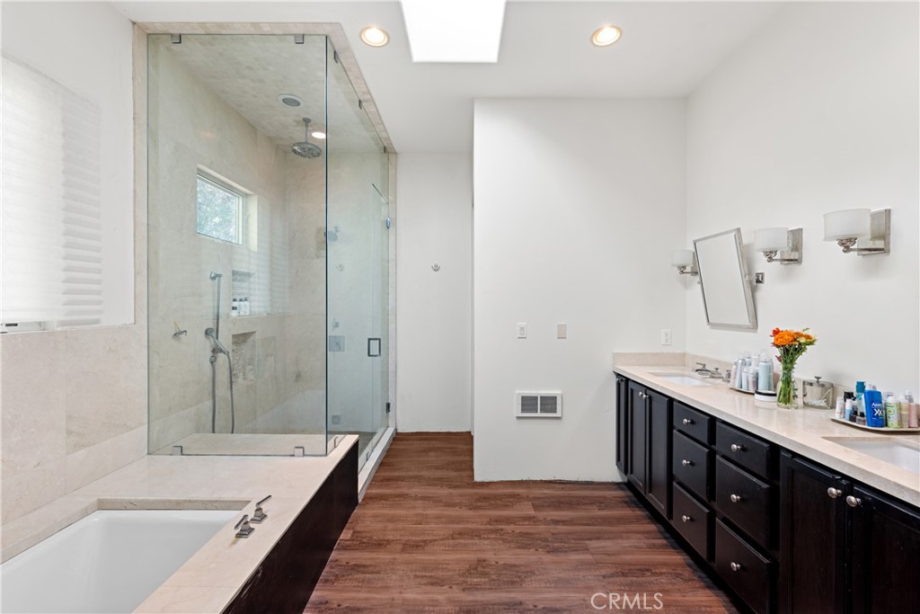 MLS #SR25234608 image #10