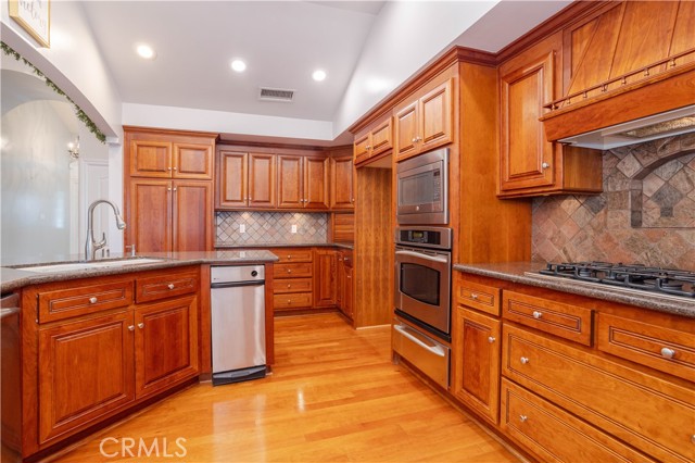 MLS #SR25236006 image #9