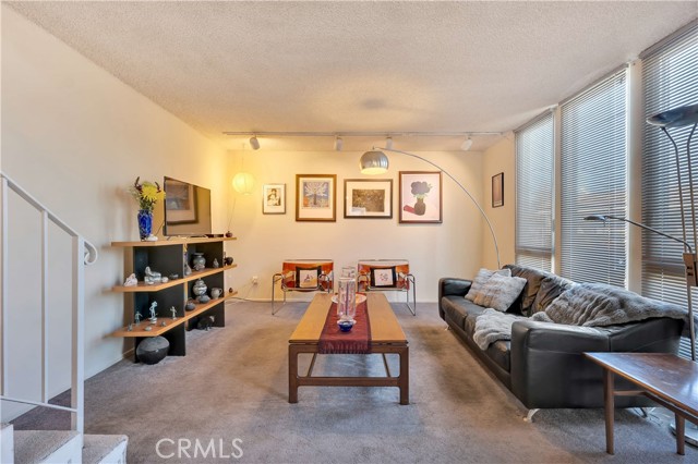 MLS #SR25236218 image #8