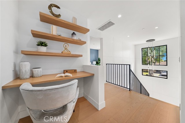 MLS #SR25236317 image #8