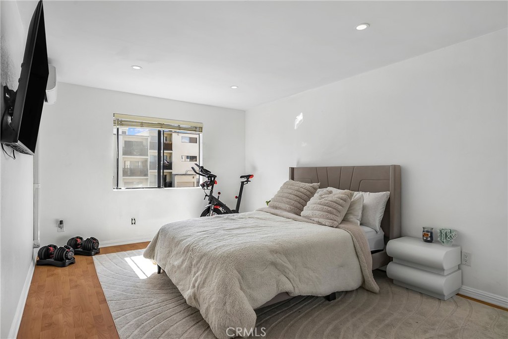 MLS #SR25236936 image #11