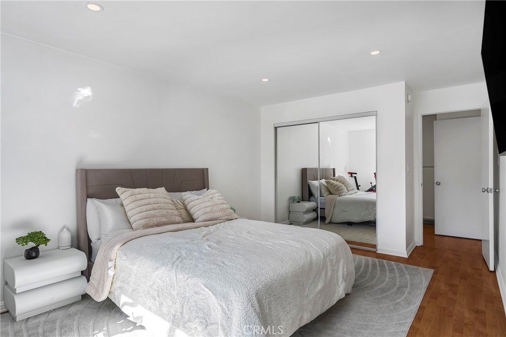 MLS #SR25236936 image #12