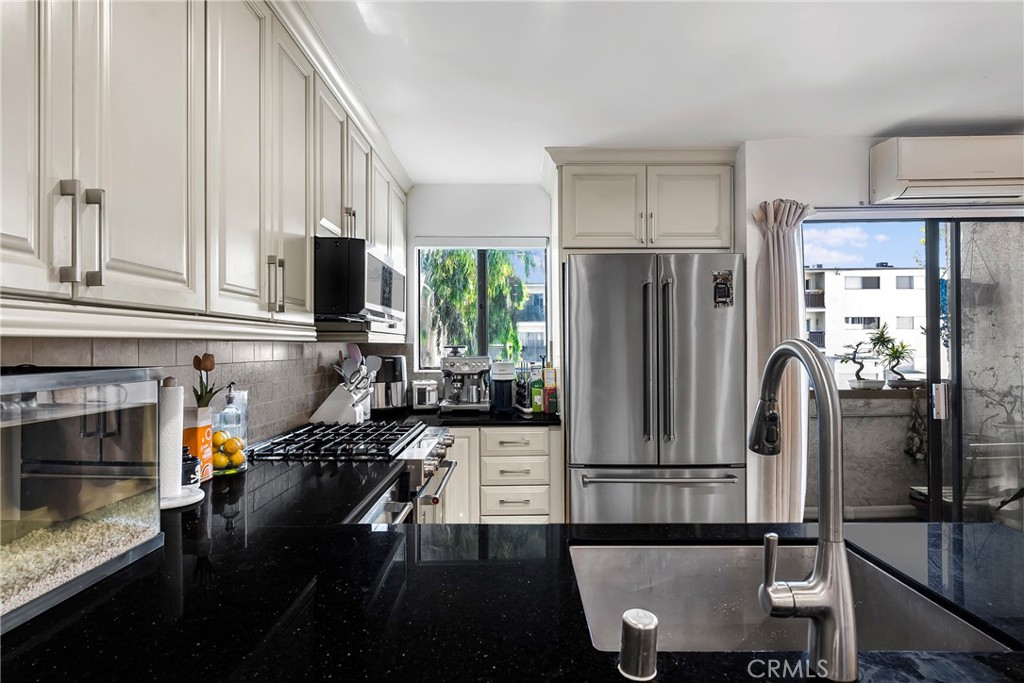 MLS #SR25236936 image #4