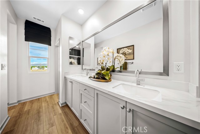 MLS #SR25237518 image #8