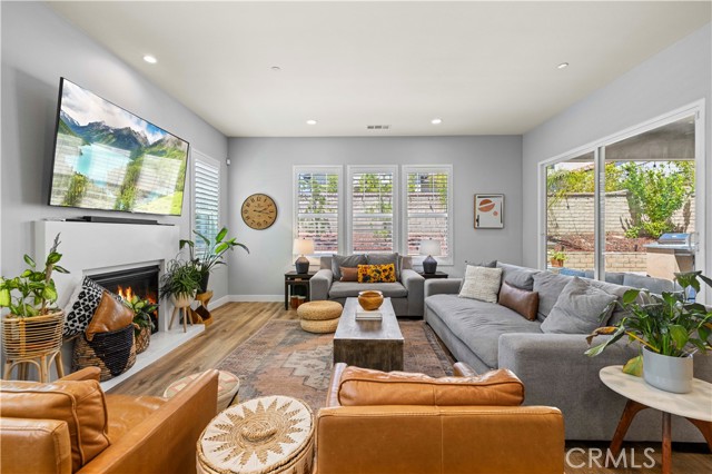 MLS #SR25238561 image #4