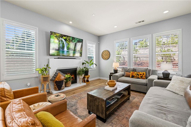 MLS #SR25238561 image #5