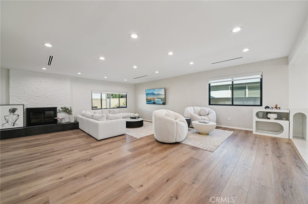 MLS #SR25238628 image #5