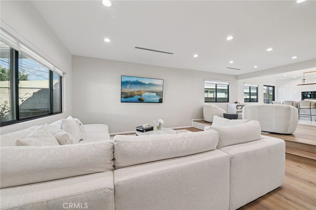 MLS #SR25238628 image #8