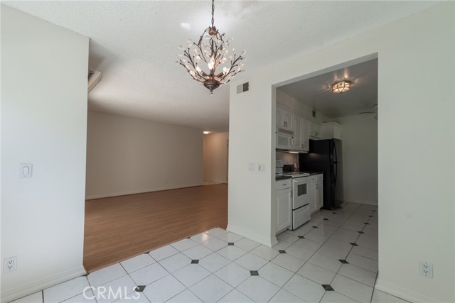 MLS #SR25240595 image #10