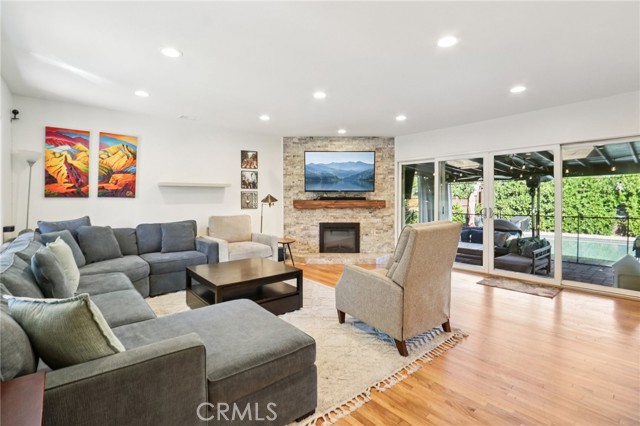 MLS #SR25244160 image #8