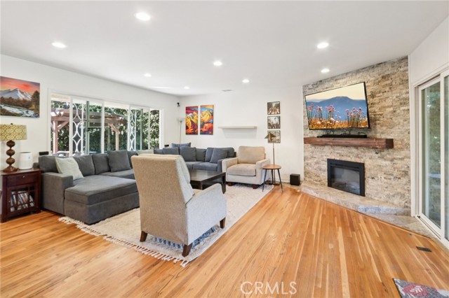 MLS #SR25244160 image #9