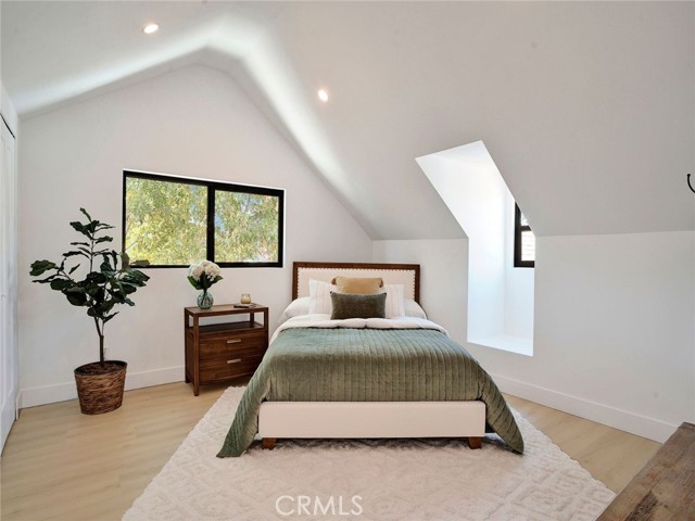 MLS #SR25246045 image #8