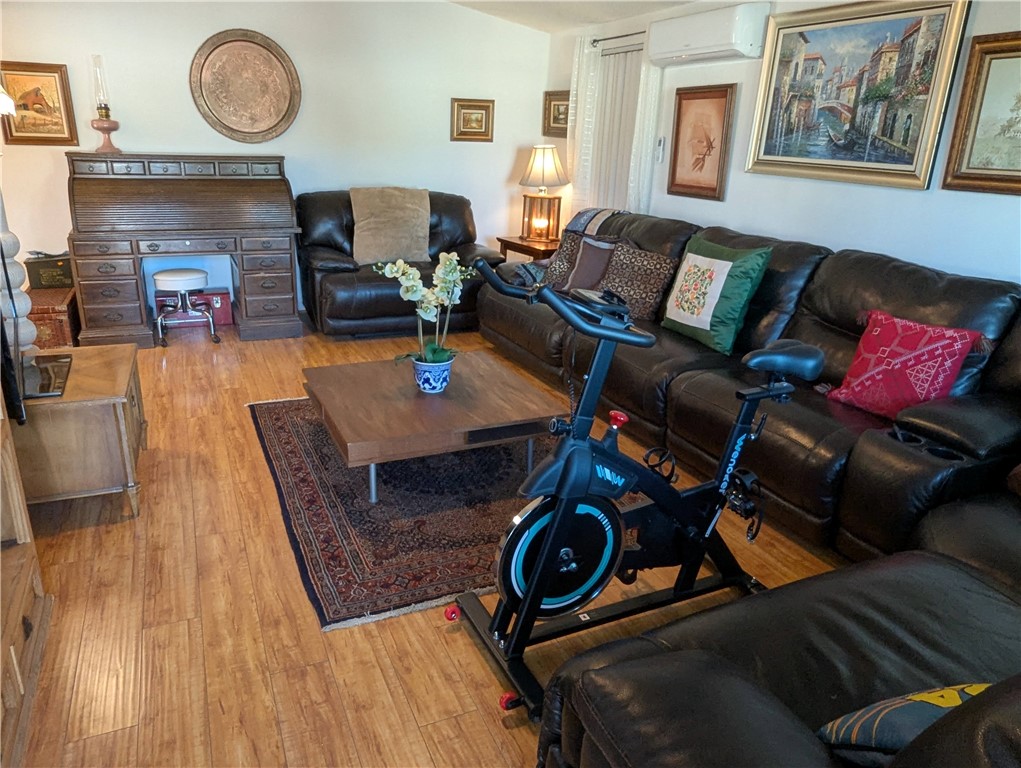 MLS #SR25246296 image #5