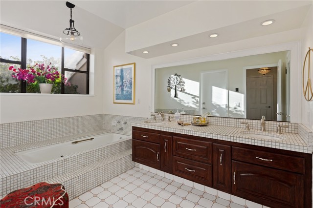 MLS #SR25253066 image #17