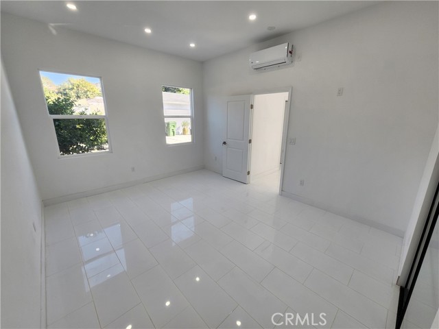 MLS #SR25253218 image #8