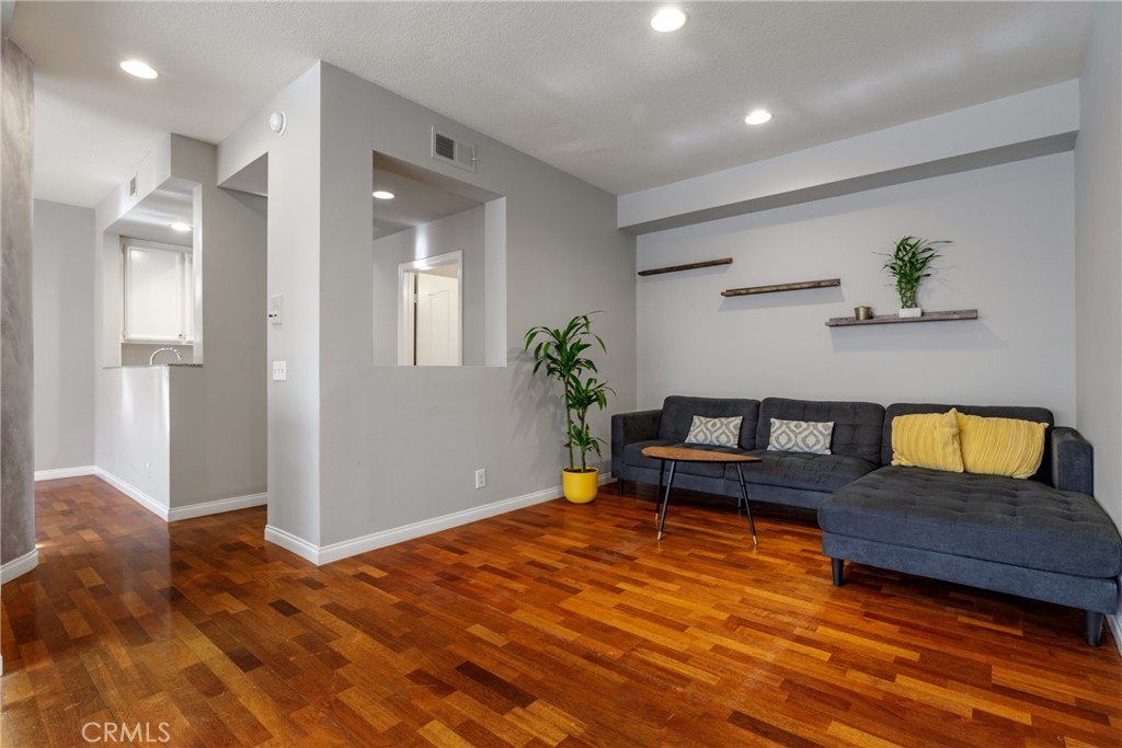 MLS #SR25256197 image #8