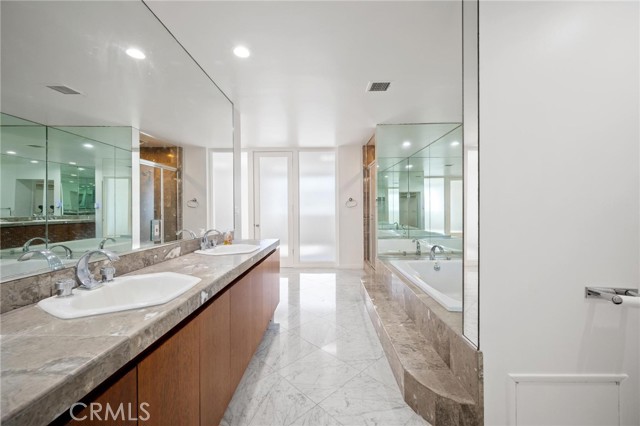 MLS #SR25256214 image #10