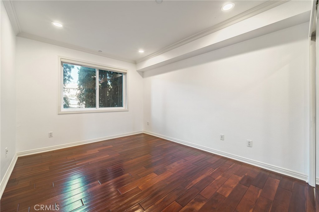 MLS #SR25256518 image #8