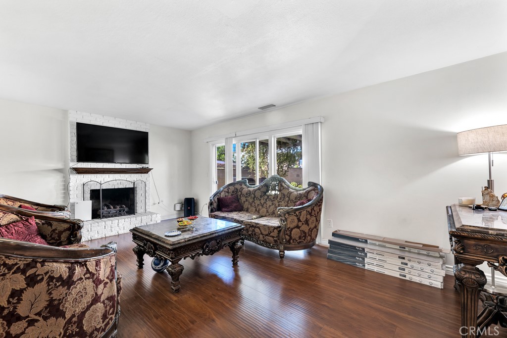 MLS #SR25256659 image #9