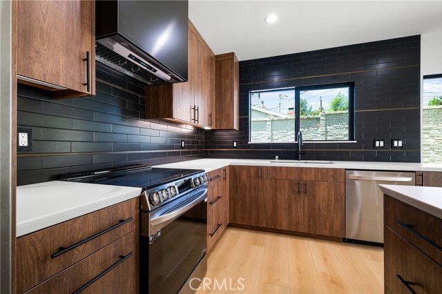 MLS #SR25256835 image #8