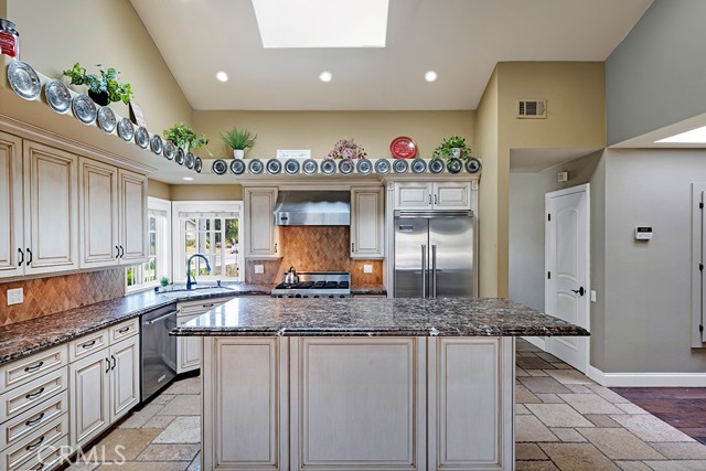 MLS #SR25256868 image #10