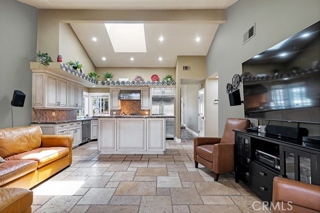 MLS #SR25256868 image #11